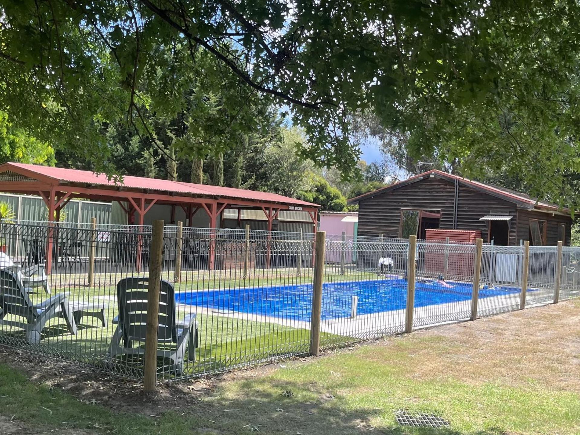 High Country Holiday Park Mansfield Exterior photo